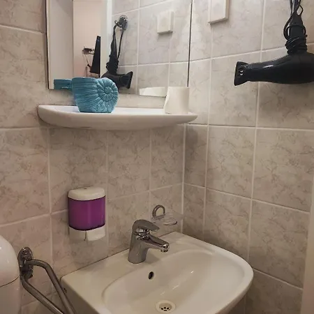 Arcobaleno アパート ピラン